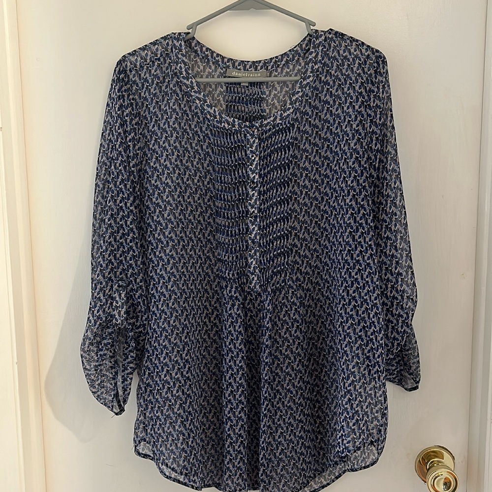 Lite and flowy Daniel Rainn blouse